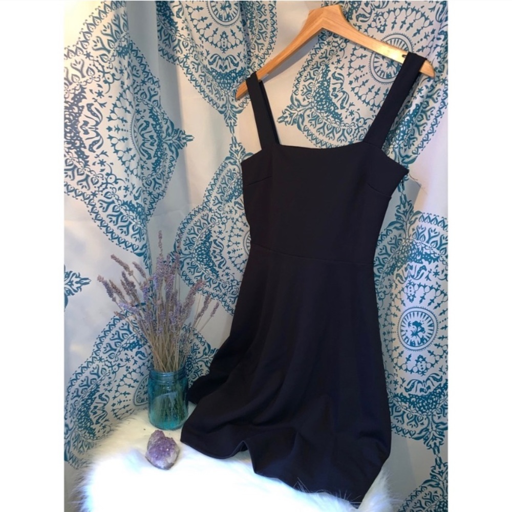 🔆 NWT Francesca’s Black LBD Bow in Back Size S